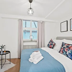 NEU I Einzigartige Wohnung I Terrasse am Rhein I NETFLIX I Apple TV Basel