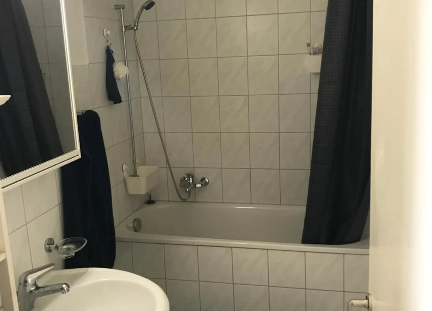Eurovision! Spacious 3 Bedroom Apartment, Great Location, 30 Min To Eurovision Basel 0*,